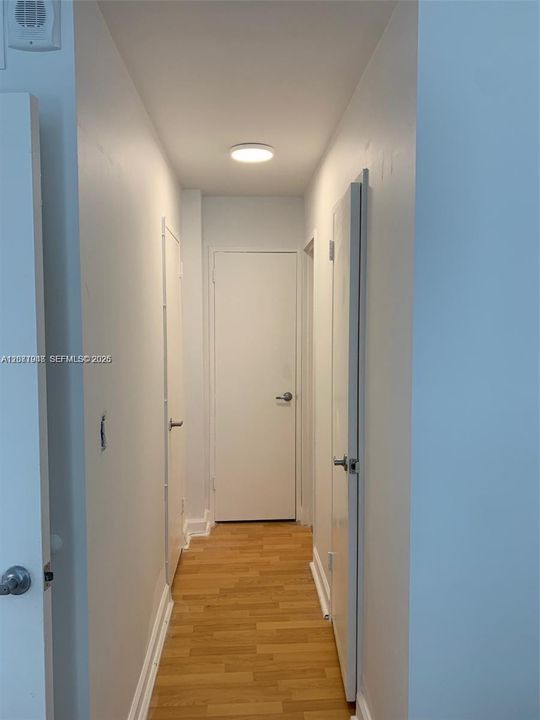 For Rent: $3,650 (2 beds, 1 baths, 940 Square Feet)