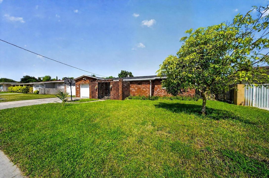 06-2251-SW-67th-Way-WindowStill-Photogra
