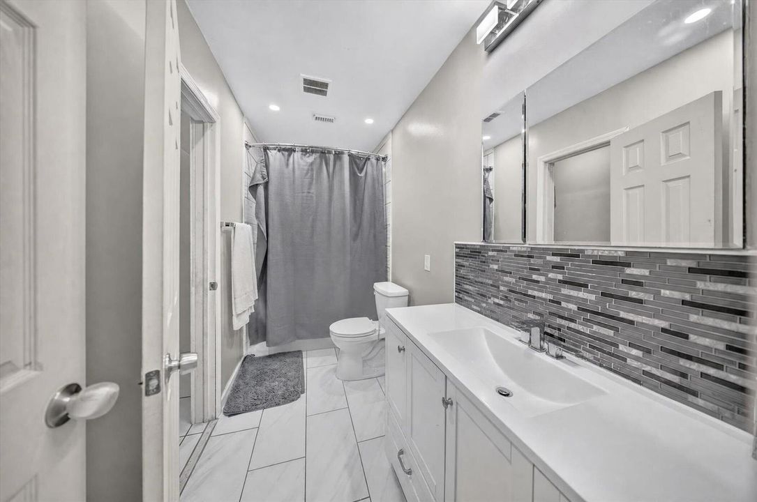 25-2251-SW-67th-Way-WindowStill-Photogra