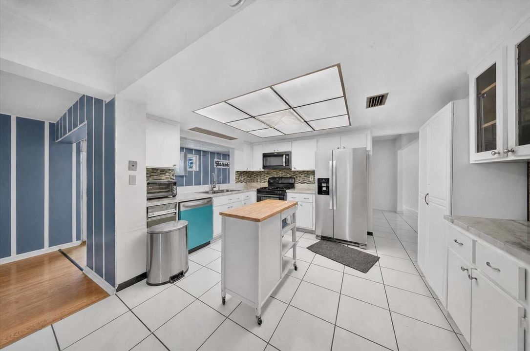 12-2251-SW-67th-Way-WindowStill-Photogra