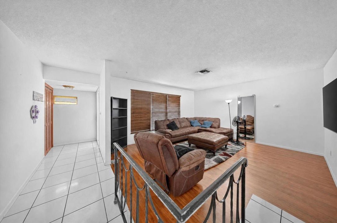 07-2251-SW-67th-Way-WindowStill-Photogra
