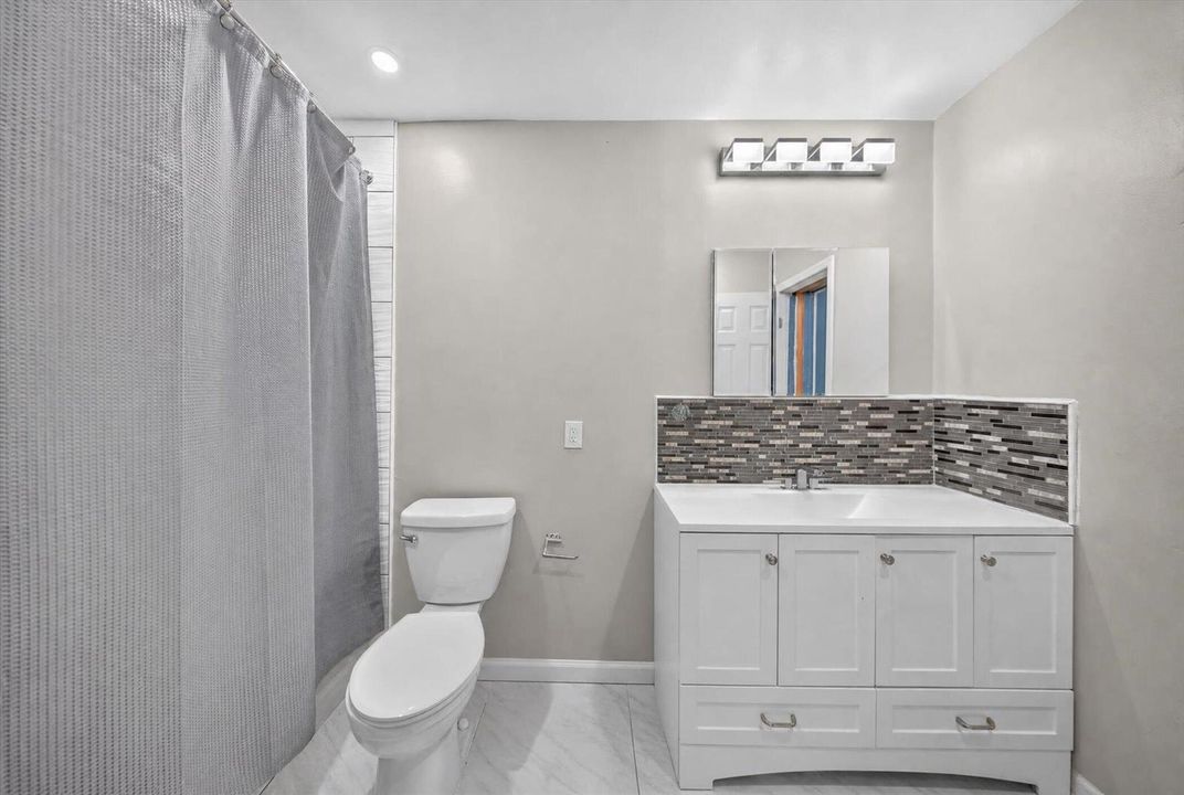 26-2251-SW-67th-Way-WindowStill-Photogra