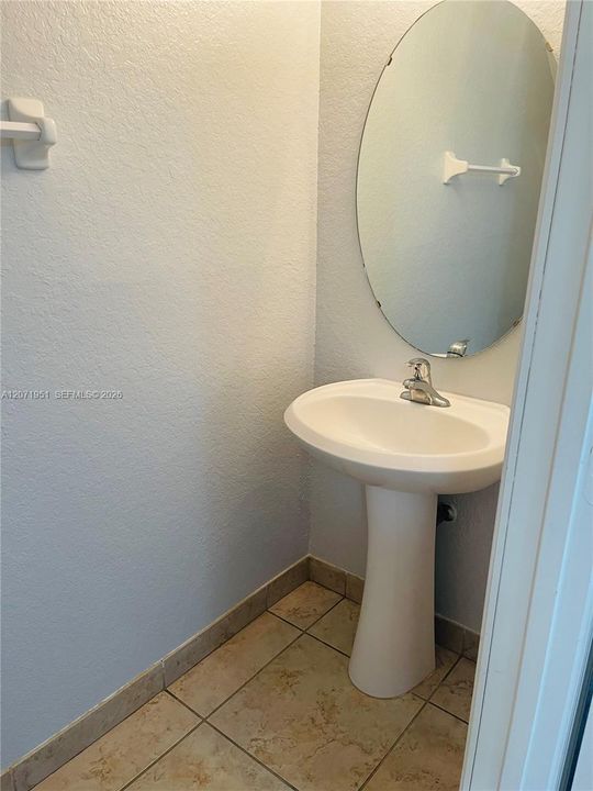 For Rent: $2,600 (3 beds, 2 baths, 1186 Square Feet)
