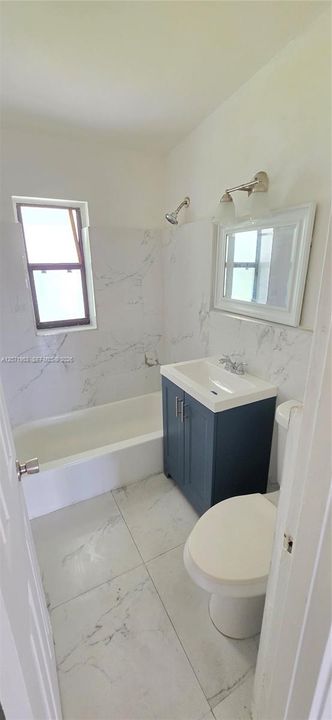 For Rent: $2,900 (3 beds, 1 baths, 1070 Square Feet)