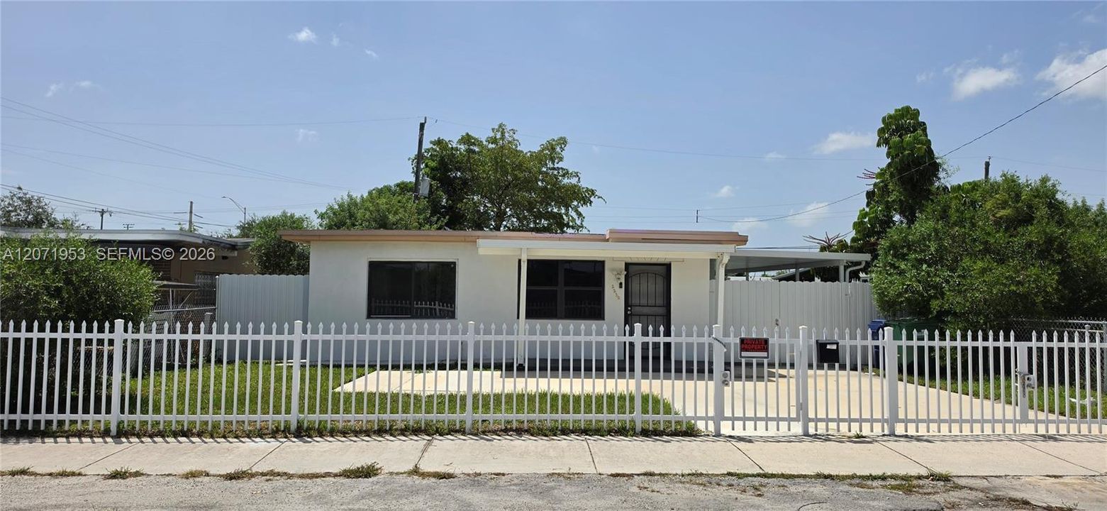 For Rent: $2,900 (3 beds, 1 baths, 1070 Square Feet)