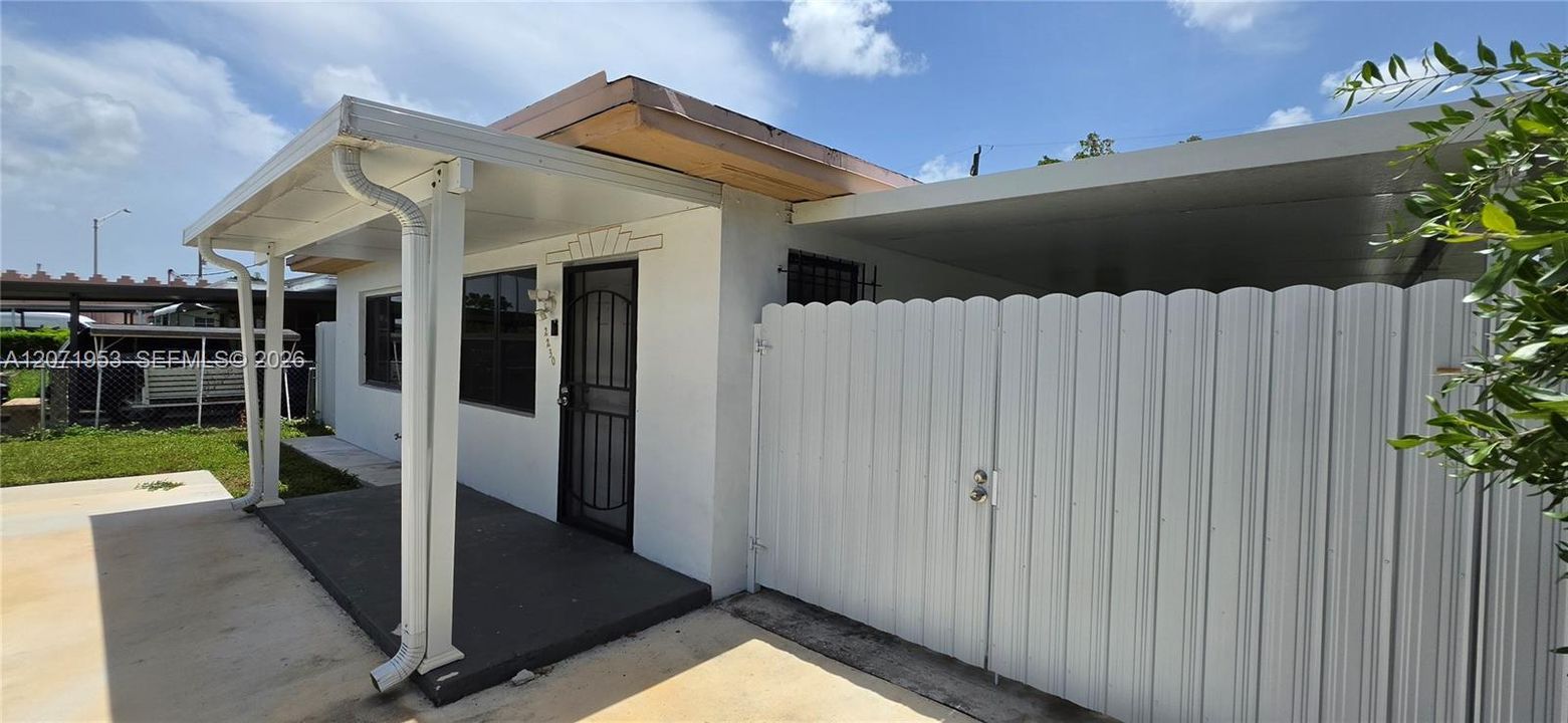 For Rent: $2,900 (3 beds, 1 baths, 1070 Square Feet)