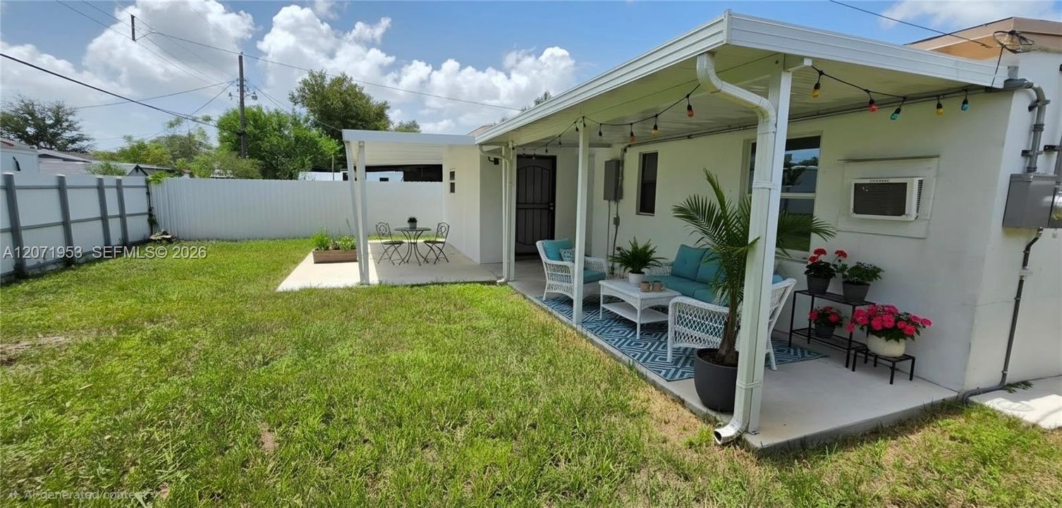 For Rent: $2,900 (3 beds, 1 baths, 1070 Square Feet)