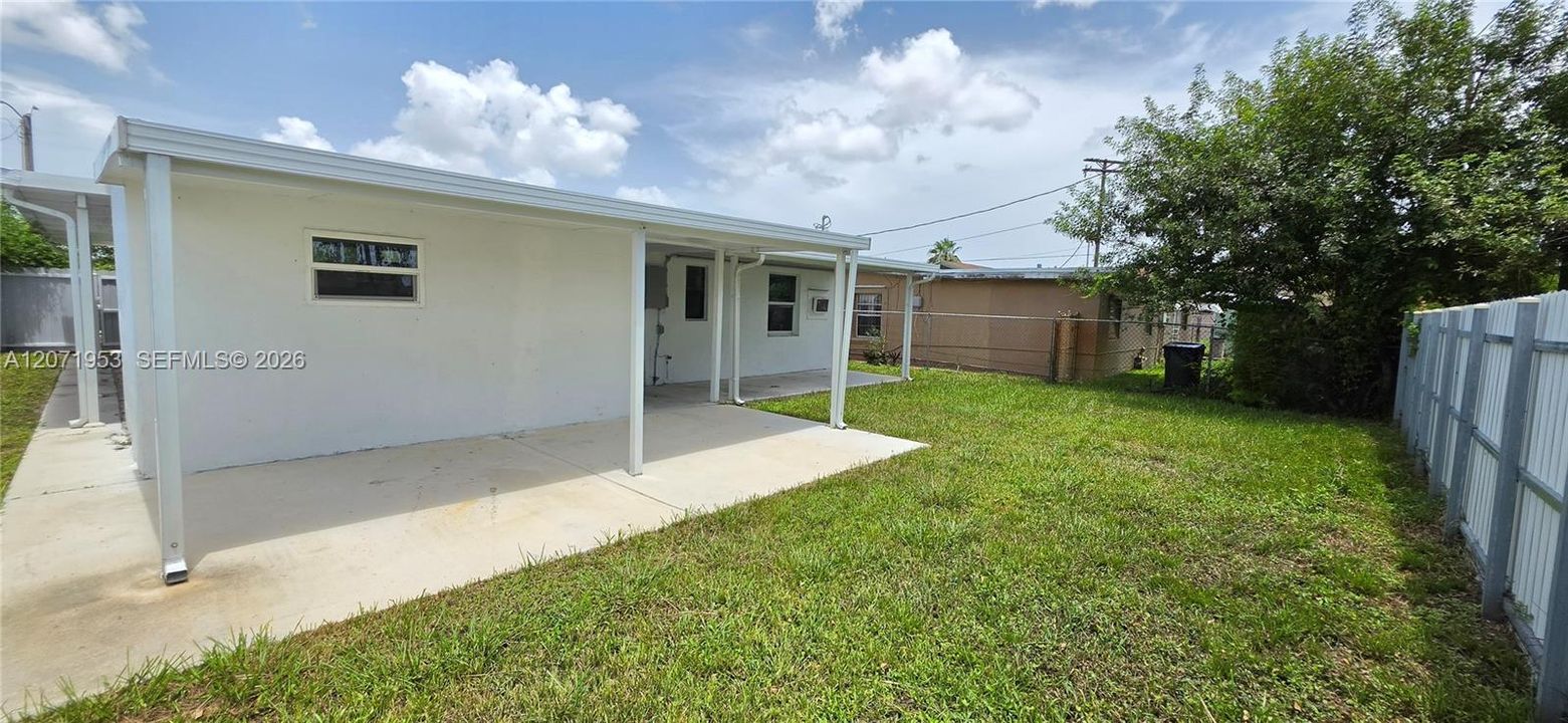 For Rent: $2,900 (3 beds, 1 baths, 1070 Square Feet)