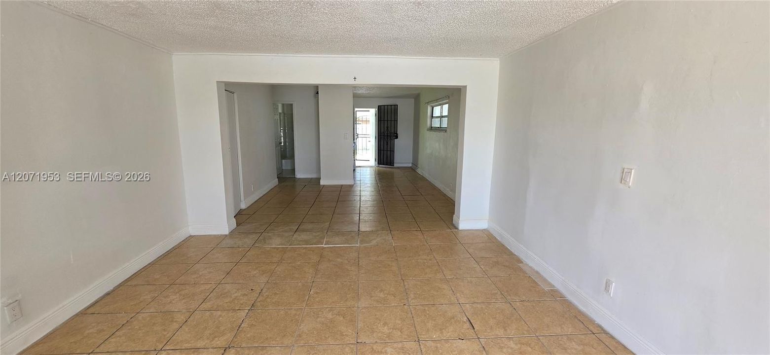 For Rent: $2,900 (3 beds, 1 baths, 1070 Square Feet)