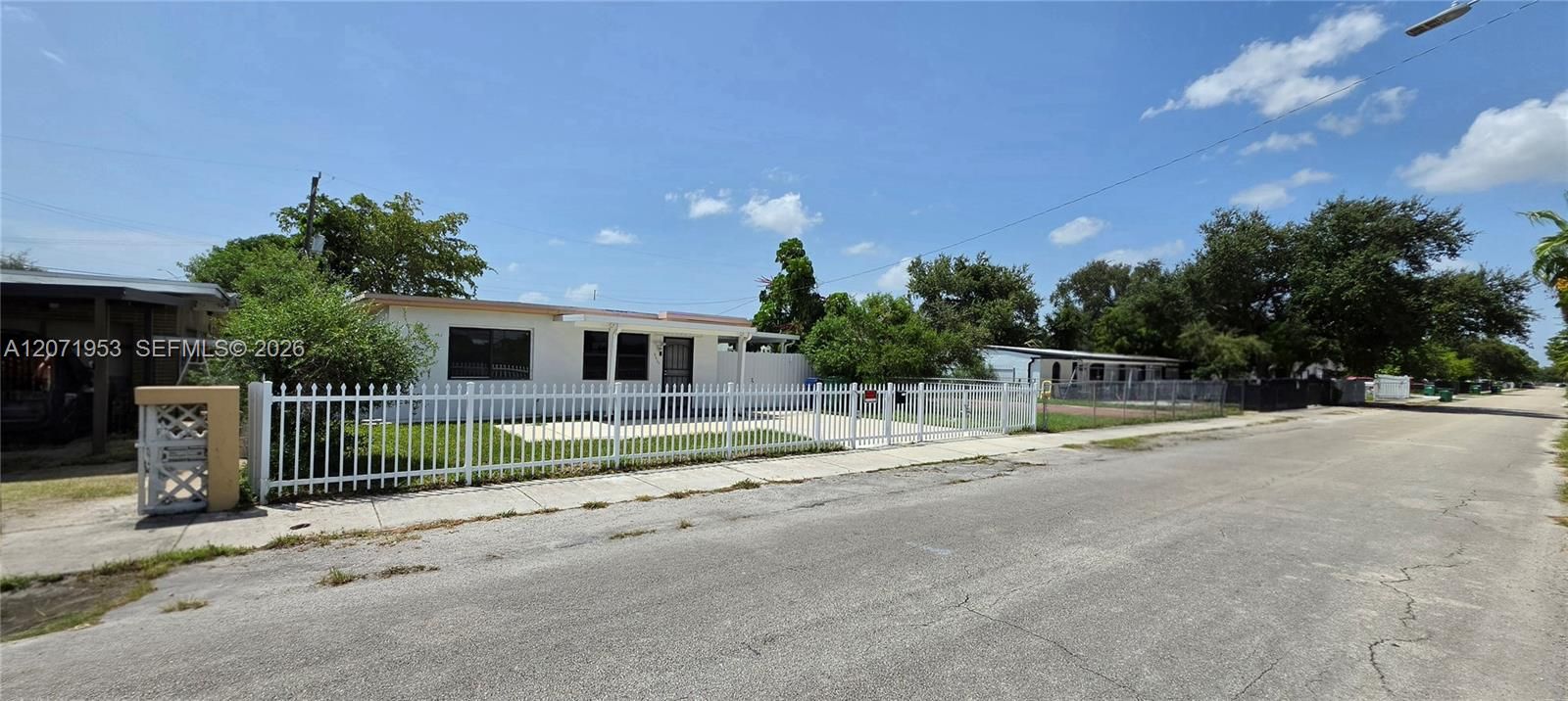 For Rent: $2,900 (3 beds, 1 baths, 1070 Square Feet)