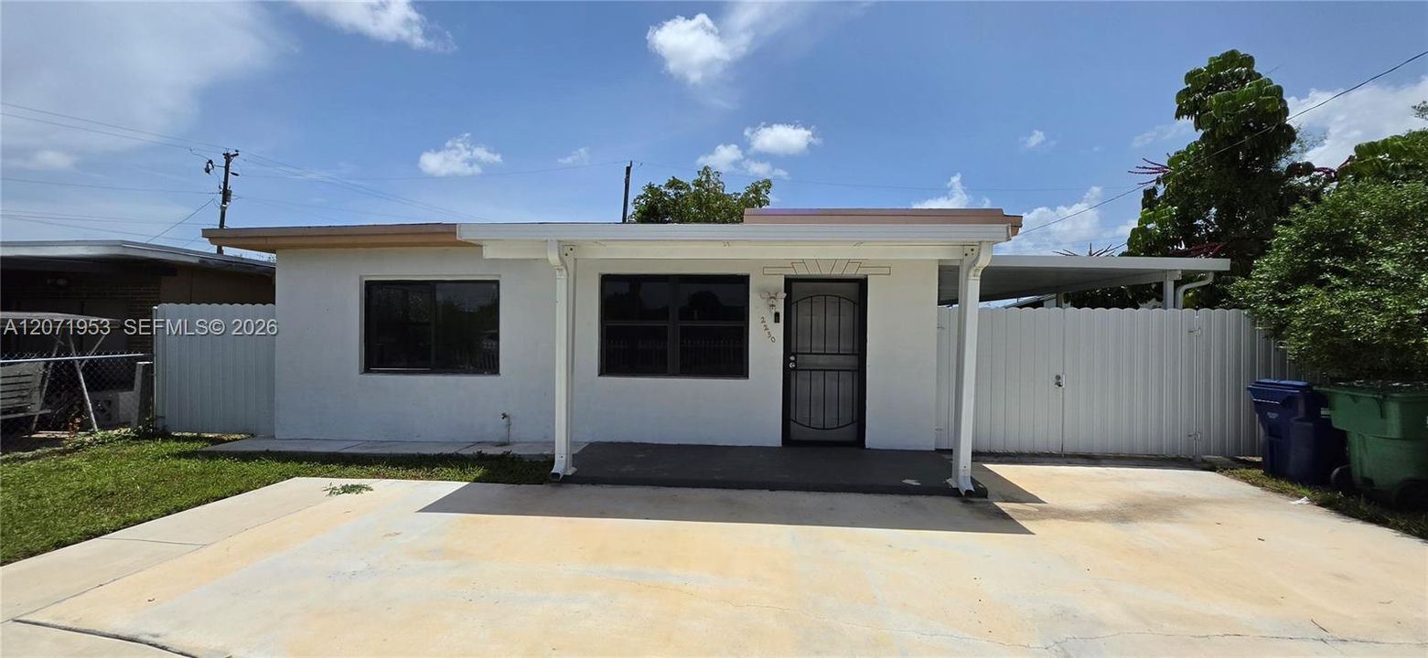 For Rent: $2,900 (3 beds, 1 baths, 1070 Square Feet)