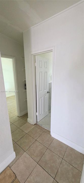 For Rent: $2,900 (3 beds, 1 baths, 1070 Square Feet)