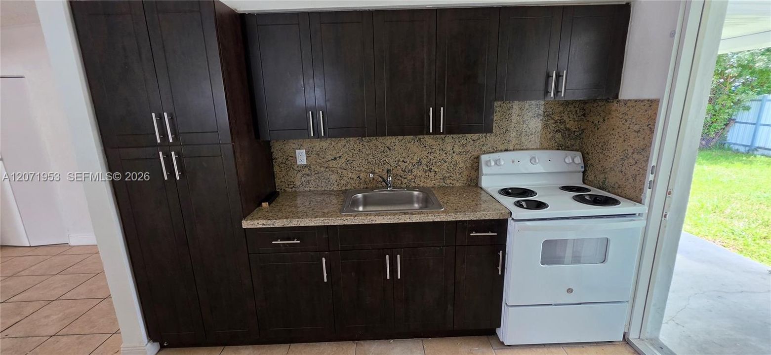 For Rent: $2,900 (3 beds, 1 baths, 1070 Square Feet)