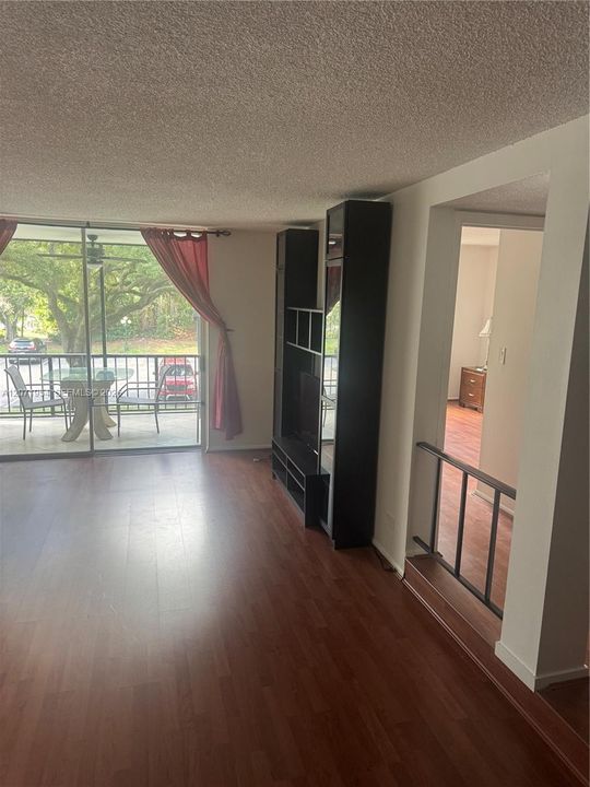 For Rent: $1,600 (1 beds, 1 baths, 800 Square Feet)