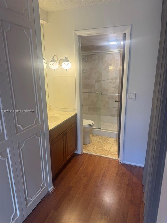 For Rent: $1,600 (1 beds, 1 baths, 800 Square Feet)