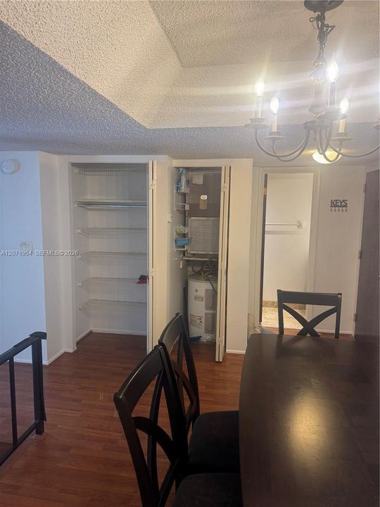 For Rent: $1,600 (1 beds, 1 baths, 800 Square Feet)