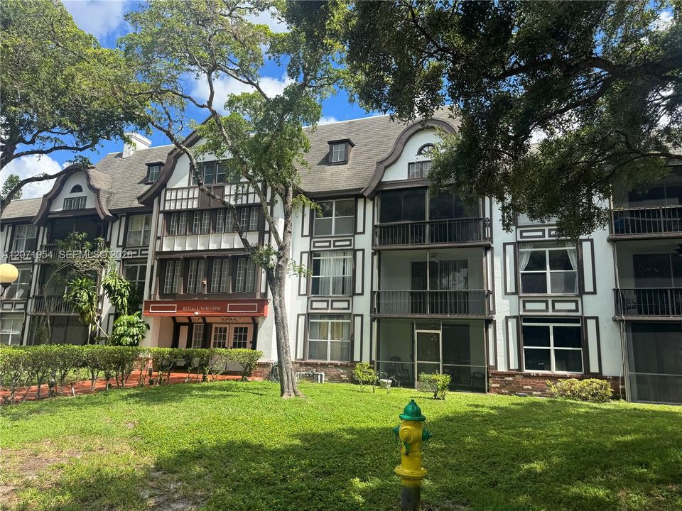For Rent: $1,600 (1 beds, 1 baths, 800 Square Feet)