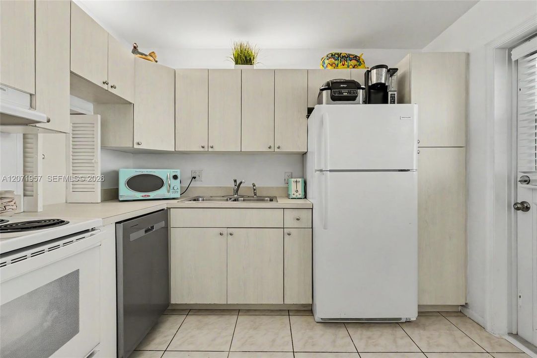 На продажу: $119,900 (1 спален, 1 ванн, 703 Квадратных фут)