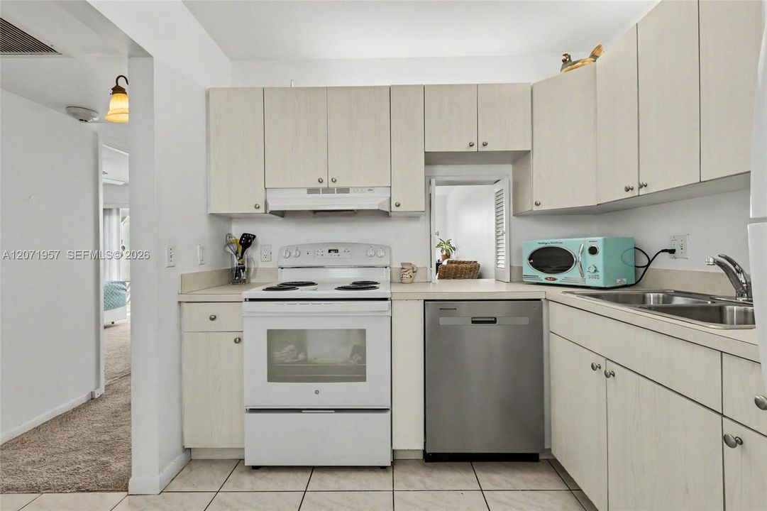 На продажу: $119,900 (1 спален, 1 ванн, 703 Квадратных фут)