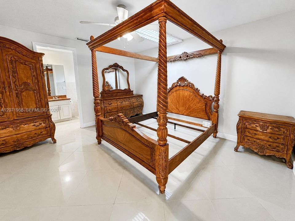 For Rent: $3,200 (3 beds, 2 baths, 2441 Square Feet)