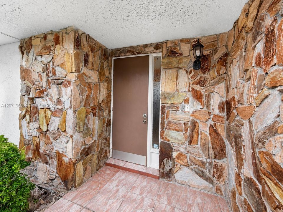For Rent: $3,200 (3 beds, 2 baths, 2441 Square Feet)