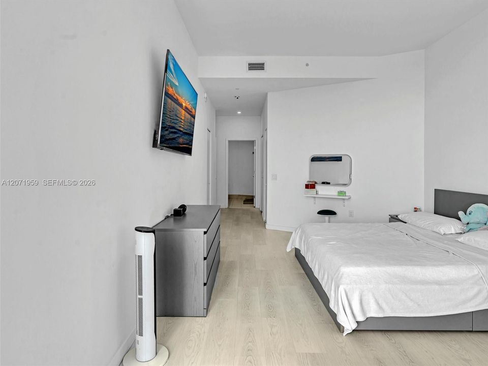 For Rent: $4,549 (3 beds, 2 baths, 1324 Square Feet)