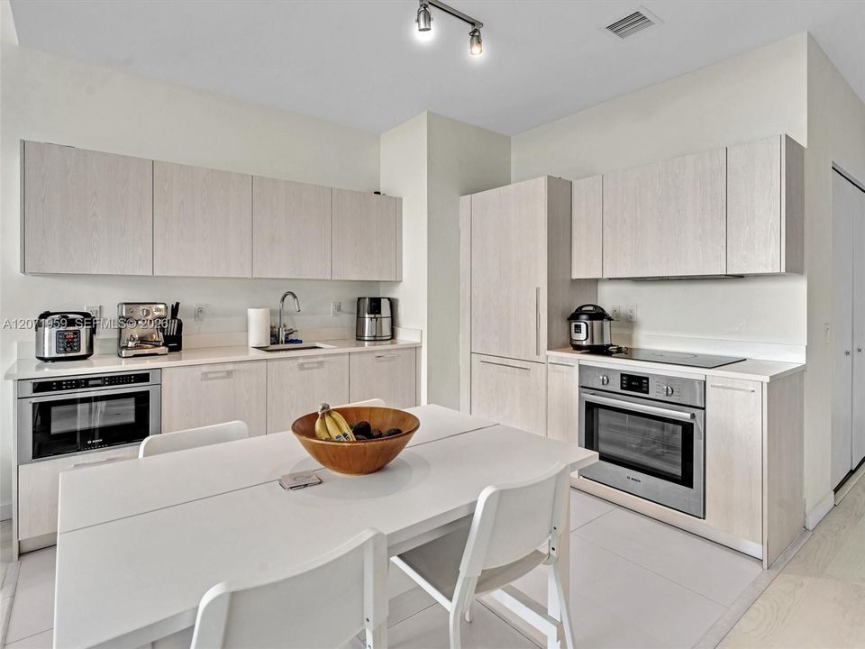 For Rent: $4,549 (3 beds, 2 baths, 1324 Square Feet)