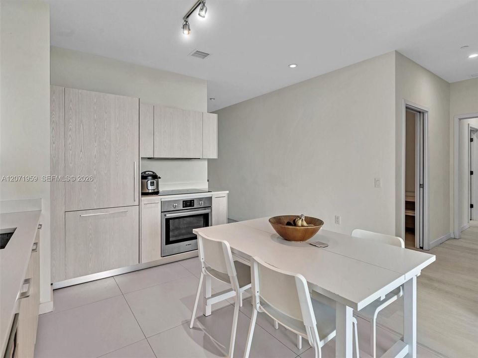 For Rent: $4,549 (3 beds, 2 baths, 1324 Square Feet)