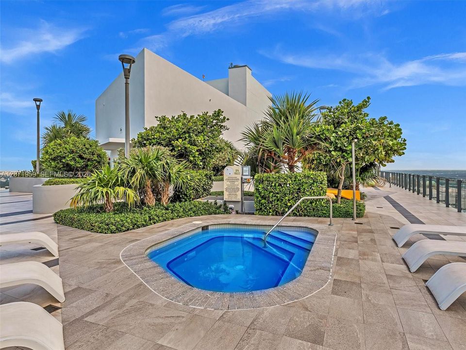 For Rent: $4,549 (3 beds, 2 baths, 1324 Square Feet)