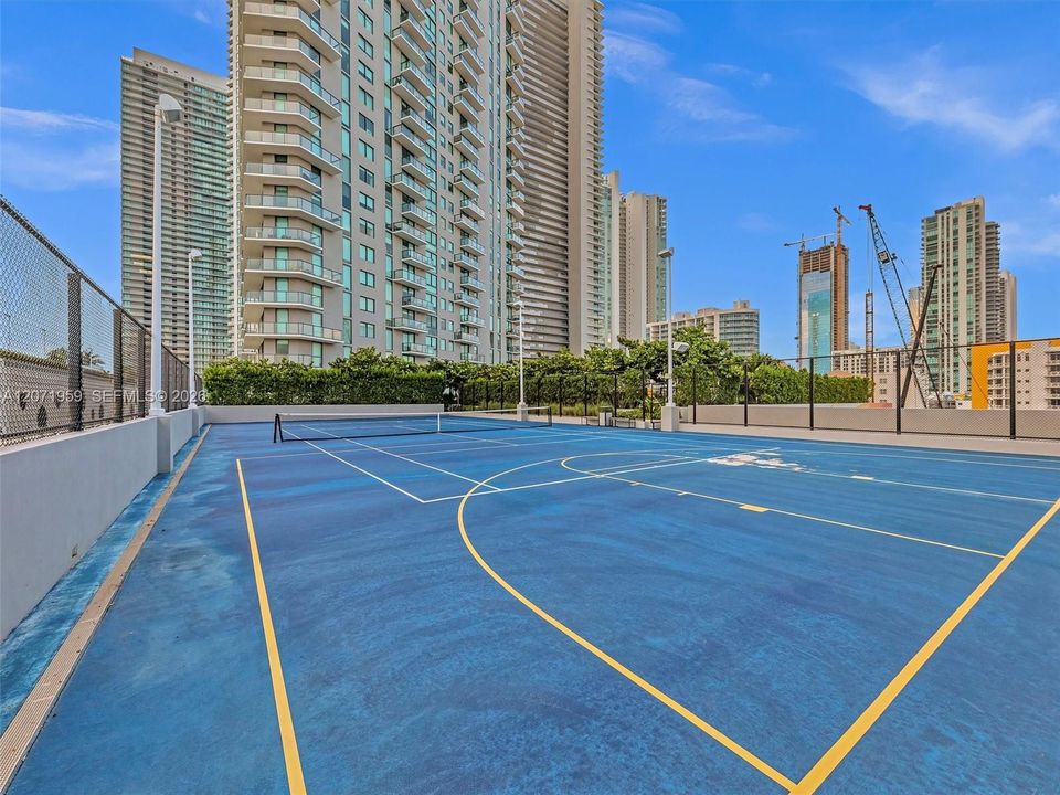 For Rent: $4,549 (3 beds, 2 baths, 1324 Square Feet)