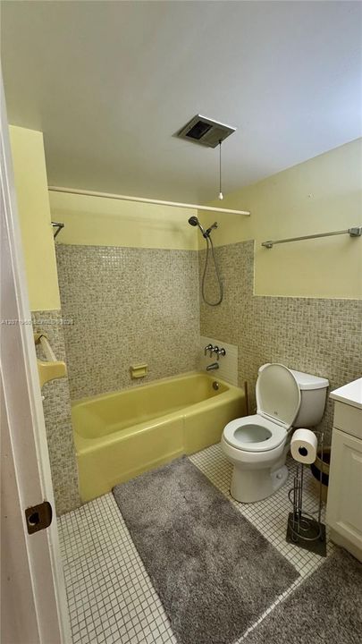 For Sale: $125,000 (1 beds, 1 baths, 691 Square Feet)
