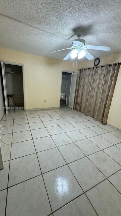 For Sale: $125,000 (1 beds, 1 baths, 691 Square Feet)