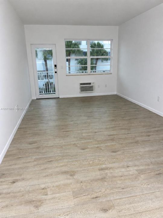 For Rent: $1,500 (0 beds, 1 baths, 402 Square Feet)
