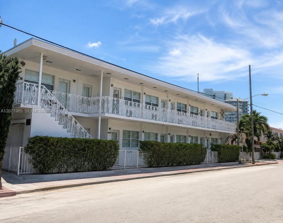 For Rent: $1,500 (0 beds, 1 baths, 402 Square Feet)