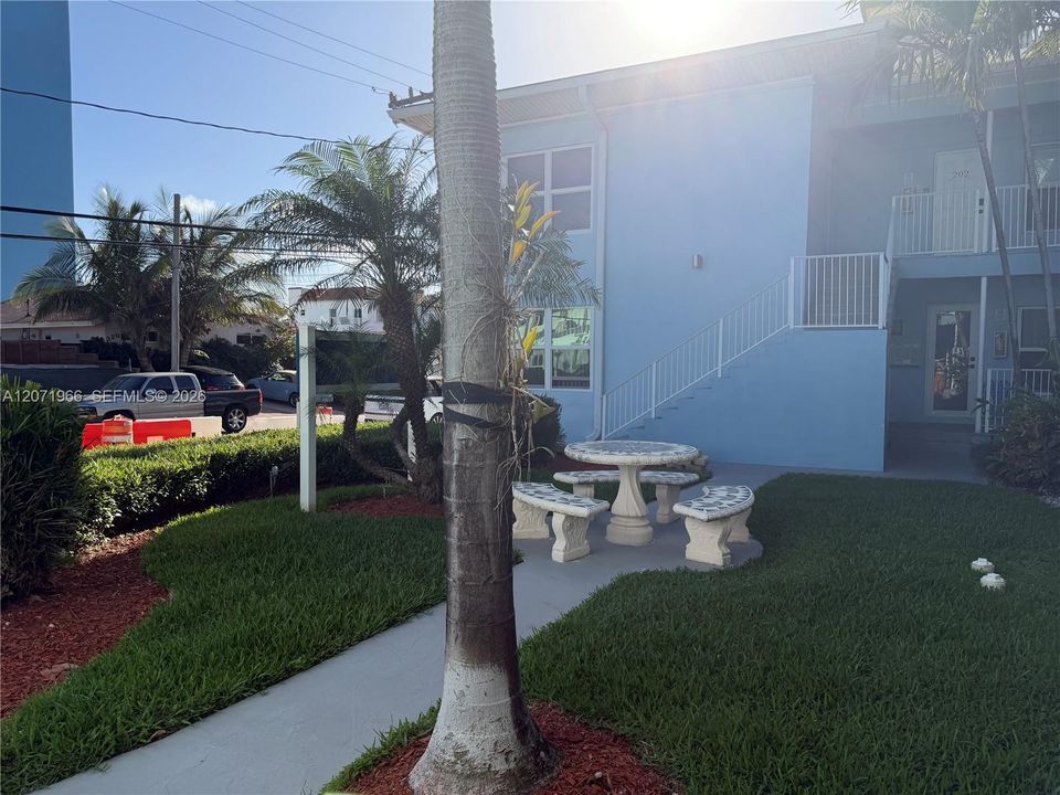 For Rent: $1,700 (1 beds, 1 baths, 398 Square Feet)