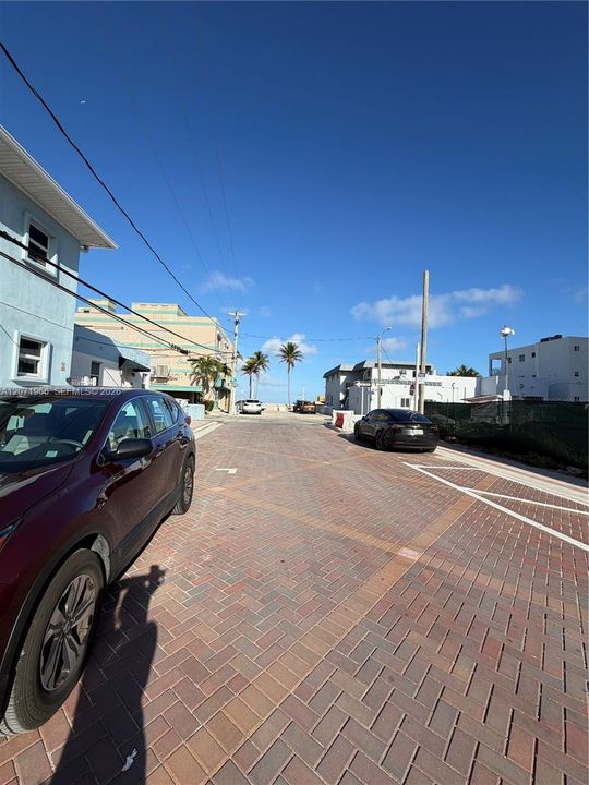 For Rent: $1,700 (1 beds, 1 baths, 398 Square Feet)