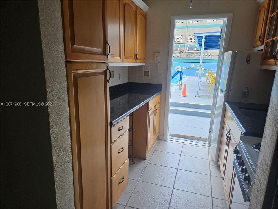 For Rent: $1,700 (1 beds, 1 baths, 398 Square Feet)