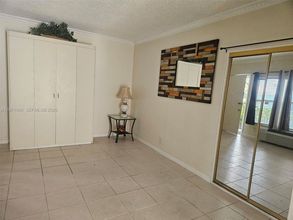 For Rent: $1,700 (1 beds, 1 baths, 398 Square Feet)