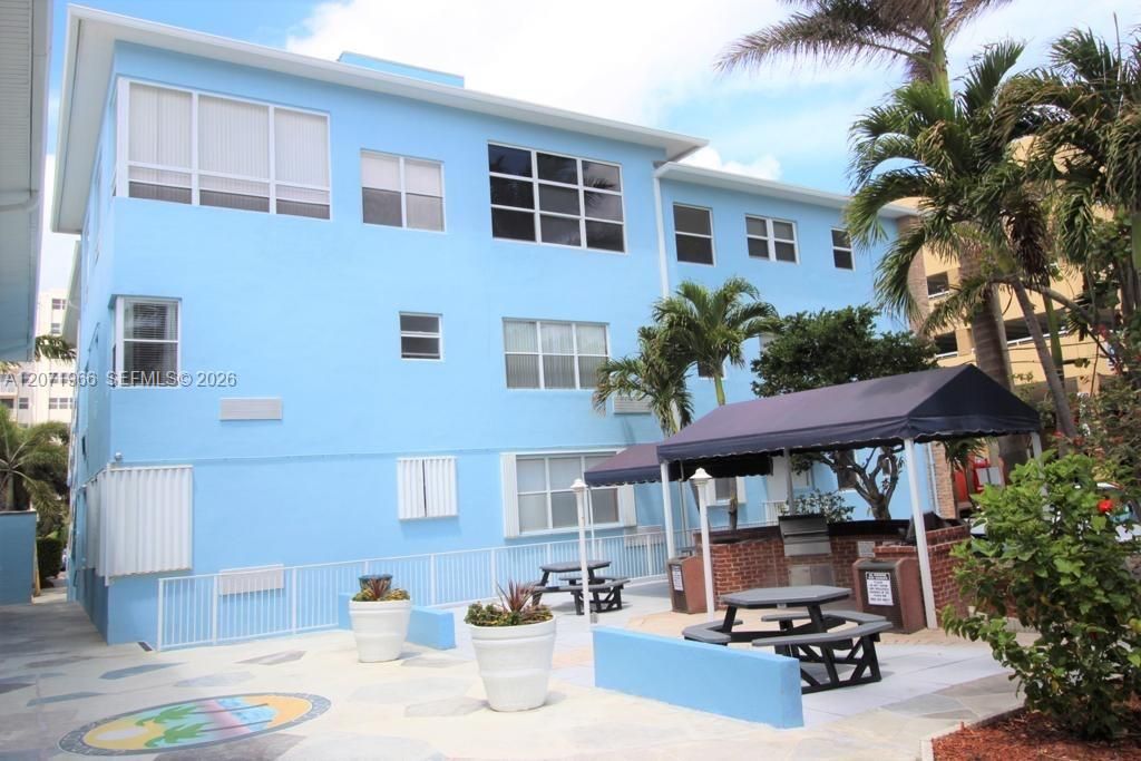 For Rent: $1,700 (1 beds, 1 baths, 398 Square Feet)