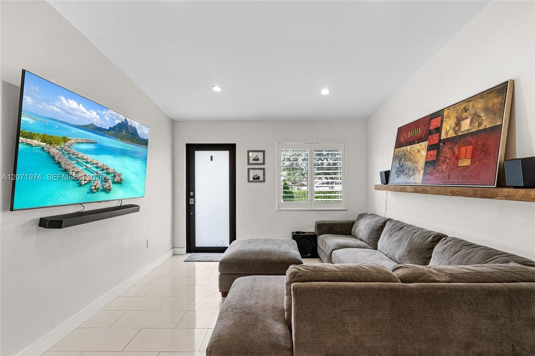 For Rent: $3,800 (3 beds, 2 baths, 1100 Square Feet)