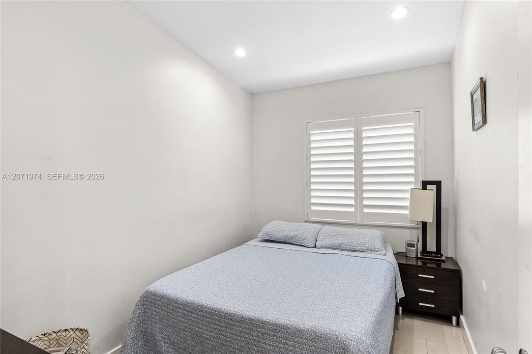 For Rent: $3,800 (3 beds, 2 baths, 1100 Square Feet)