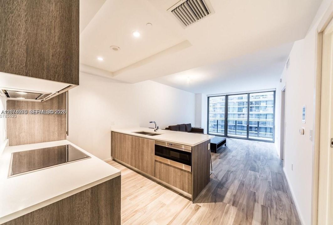 For Rent: $4,200 (1 beds, 2 baths, 866 Square Feet)