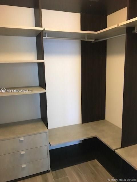 For Rent: $4,200 (1 beds, 2 baths, 866 Square Feet)