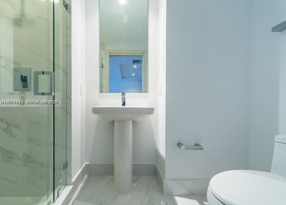 For Rent: $4,200 (1 beds, 2 baths, 866 Square Feet)