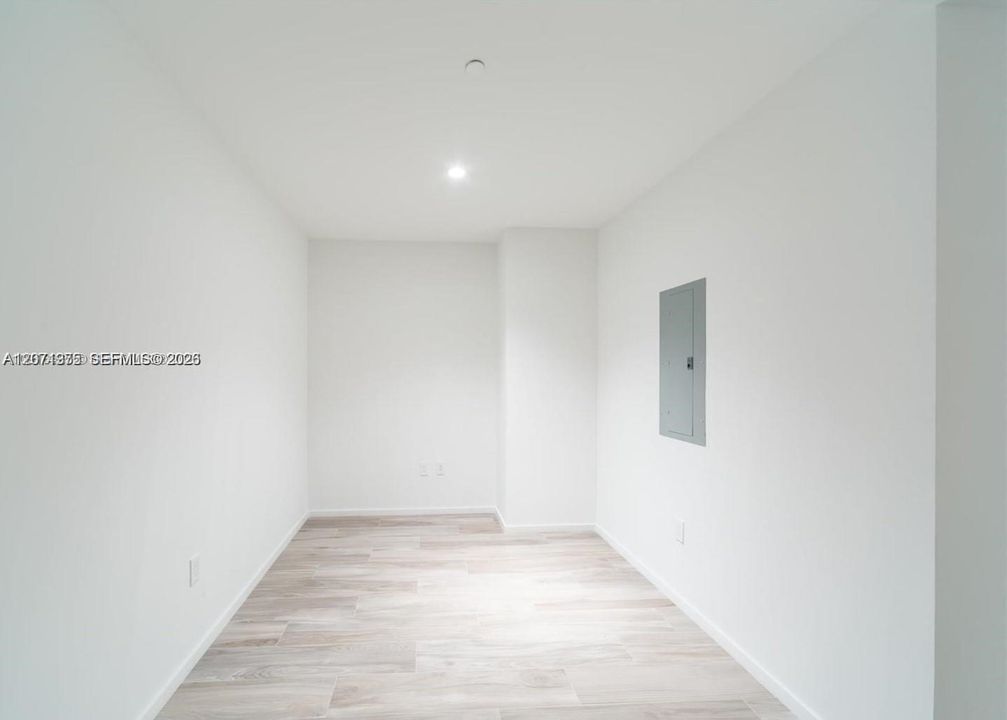 For Rent: $4,200 (1 beds, 2 baths, 866 Square Feet)