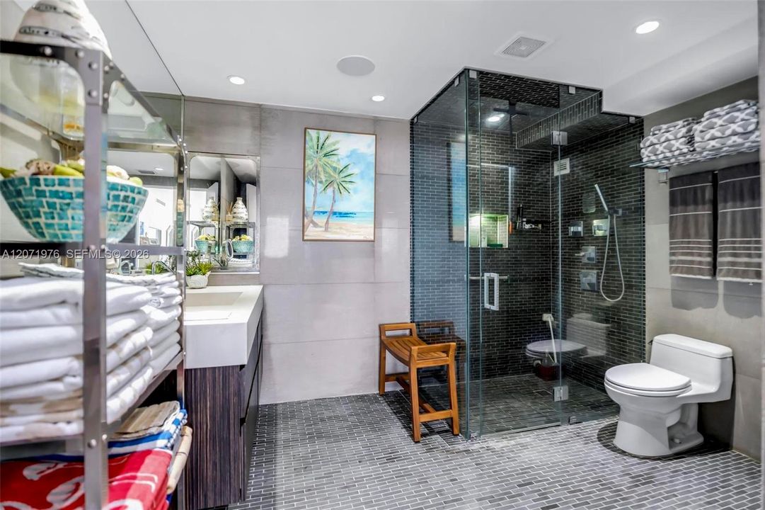 For Sale: $1,350,000 (2 beds, 2 baths, 1660 Square Feet)