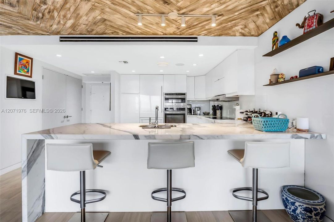 For Sale: $1,350,000 (2 beds, 2 baths, 1660 Square Feet)