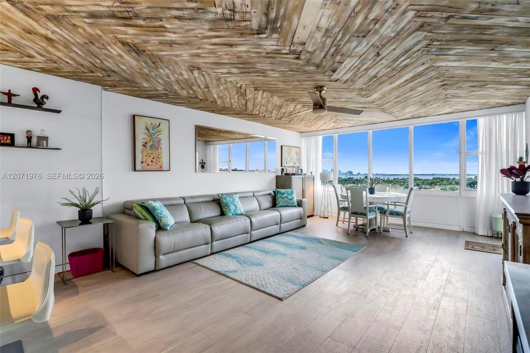 For Sale: $1,350,000 (2 beds, 2 baths, 1660 Square Feet)