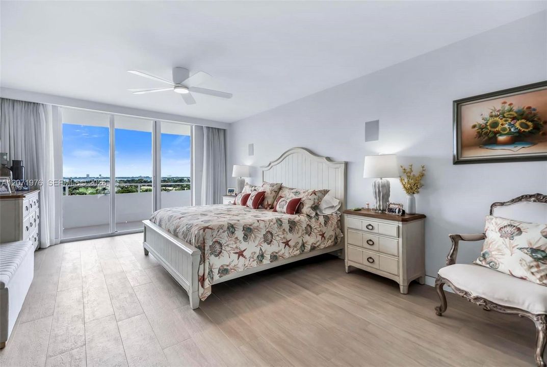 For Sale: $1,350,000 (2 beds, 2 baths, 1660 Square Feet)