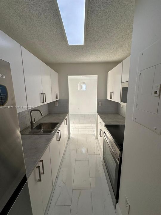 For Rent: $2,300 (3 beds, 2 baths, 994 Square Feet)
